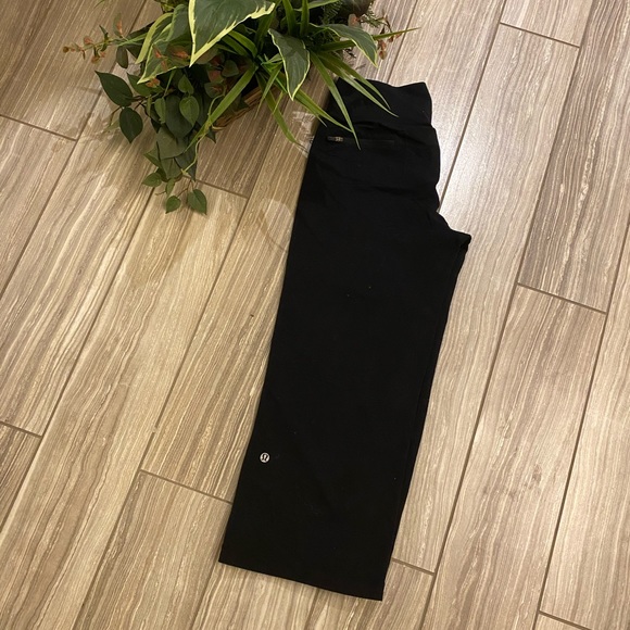 LULULEMON Relaxed Fit Crop - Picture 3 of 15